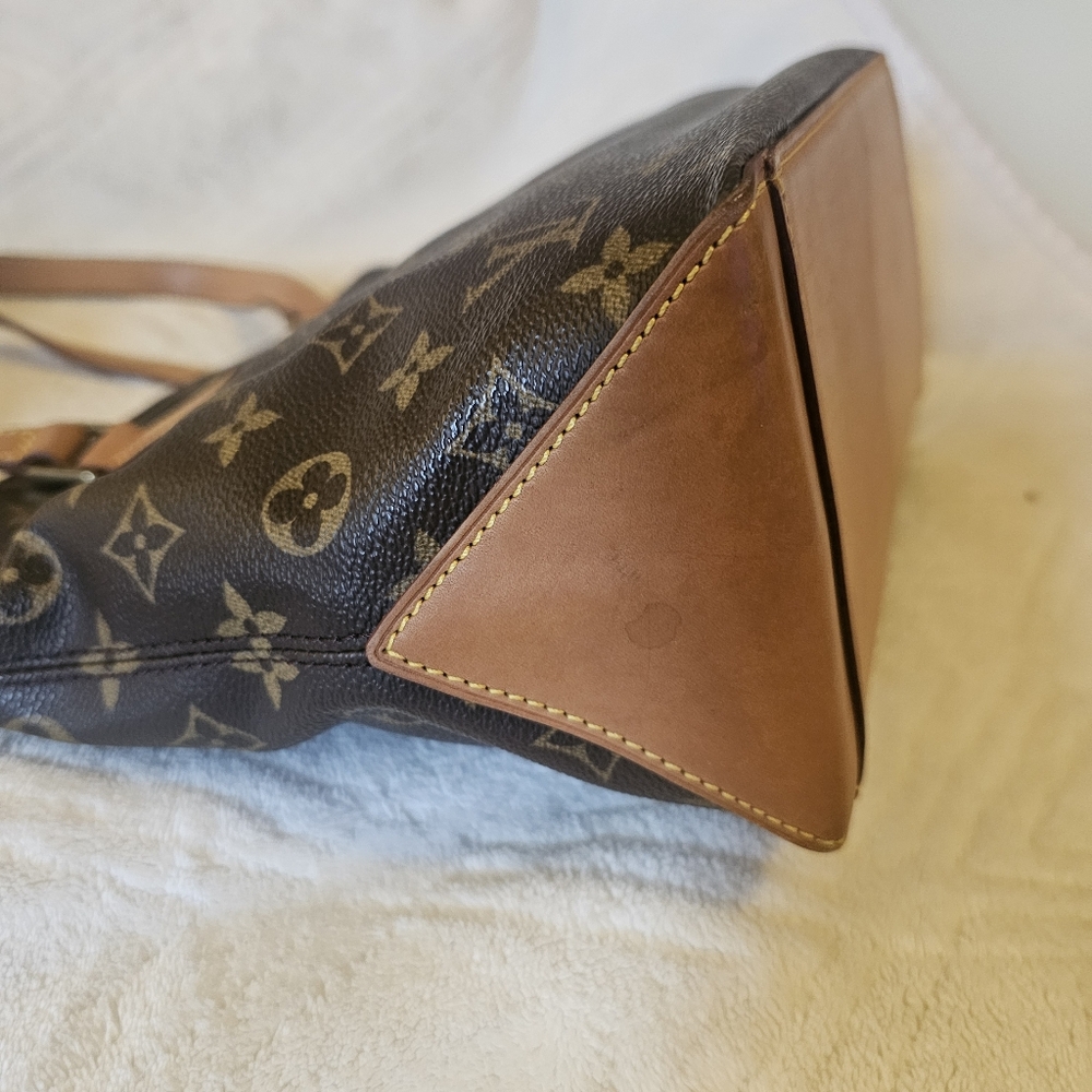 Louis Vuitton Classic Monogram Tote - Picture 8 of 16